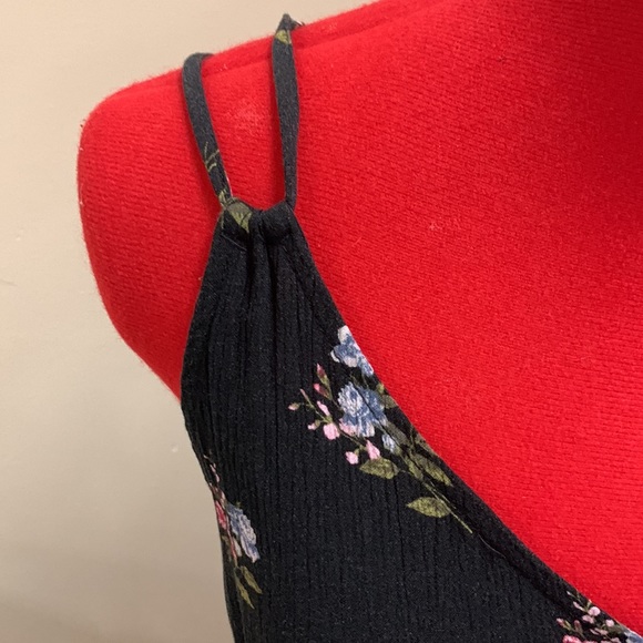 American Eagle ladies shorts romper - Picture 3 of 8